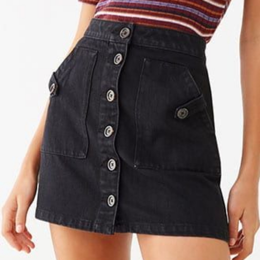 Forever 21 Black Denim Button-Front Mini Skirt Size L 🖤✨